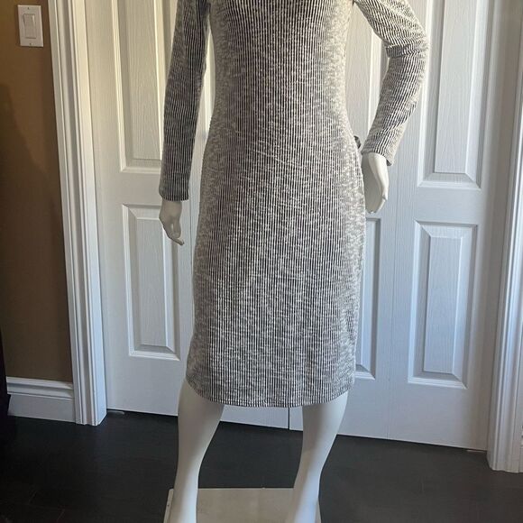 Midi dress with long sleeves - Picture 6 of 13